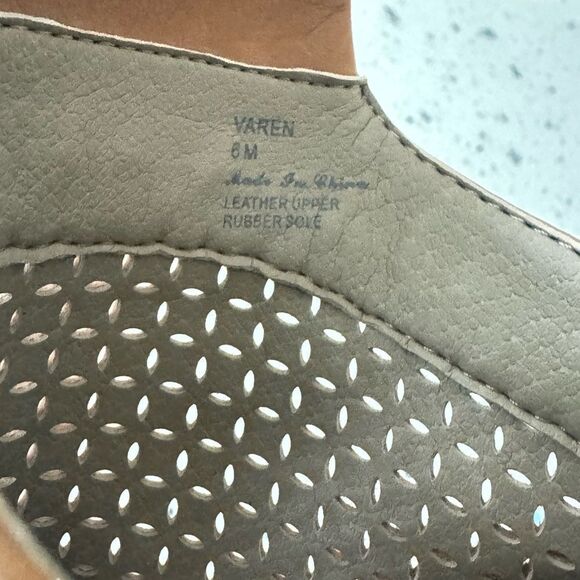 Donald J Pliner Varen Women’s 6M Leather Perforated Slingback Pointed Toe Bootie - Picture 6 of 12